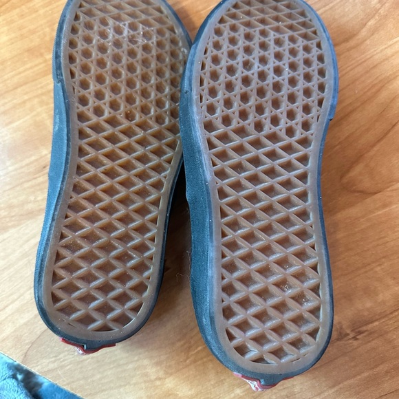 Vans - Picture 2 of 4